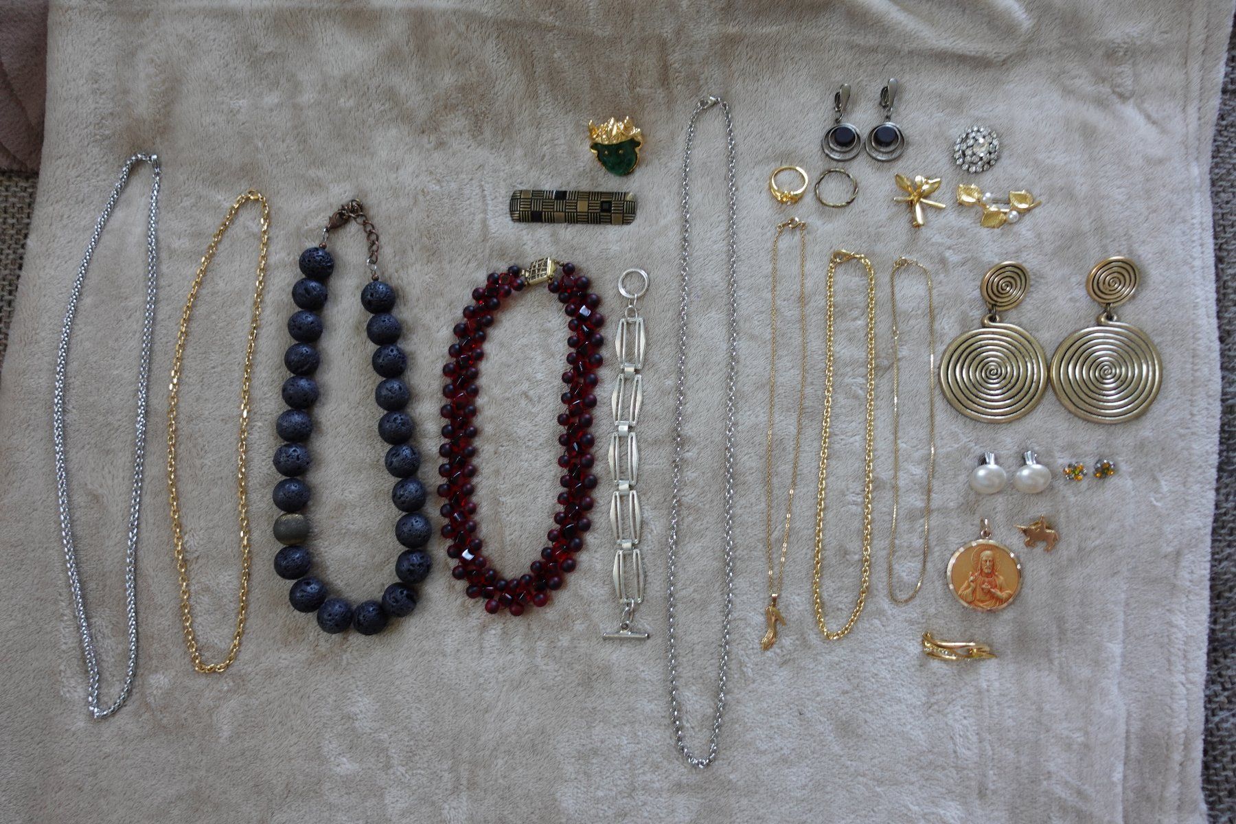 Altri gioielli: 1 schönes 27 teiliges Modeschmuck Set – Usato da rorschach venduto da Babsi64
