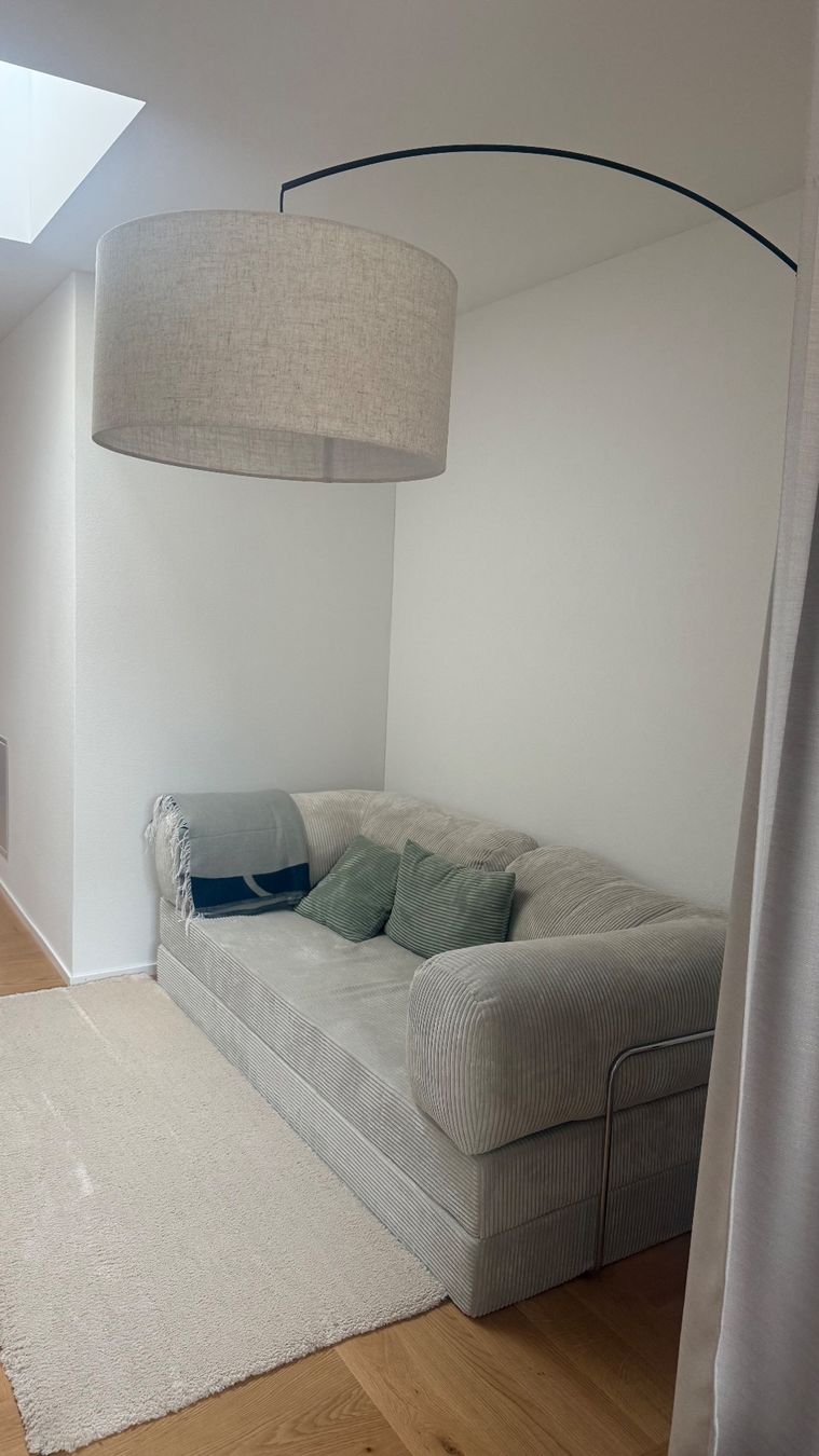 OMHU Divani: Omhu Teddy Sofa Cream White – Usato da St. Gallen venduto da larajuliagraham
