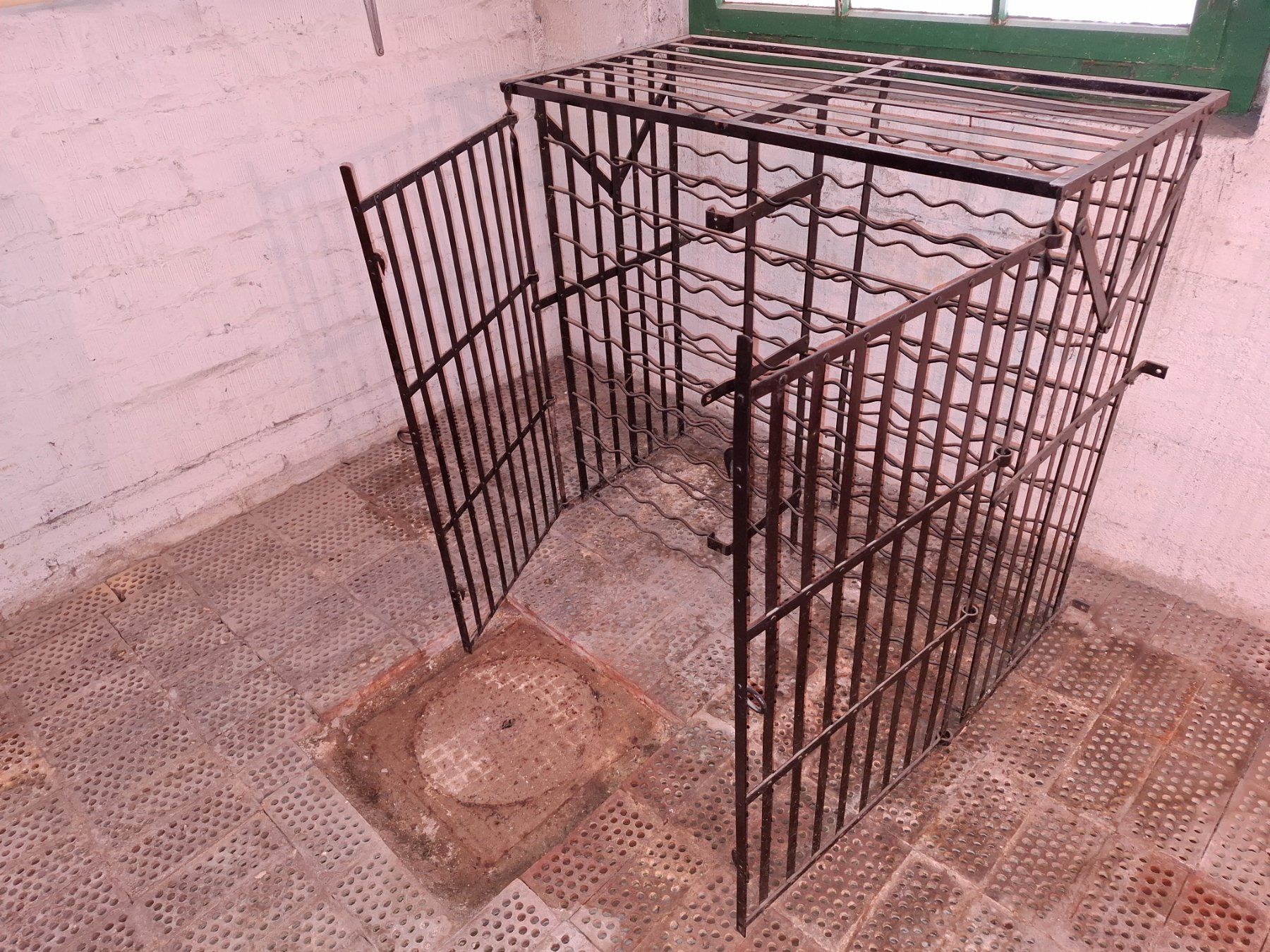 Scaffali: geschmiedetes Weingestell (200 Fl.) – Usato da Jeuss venduto da quality61 1