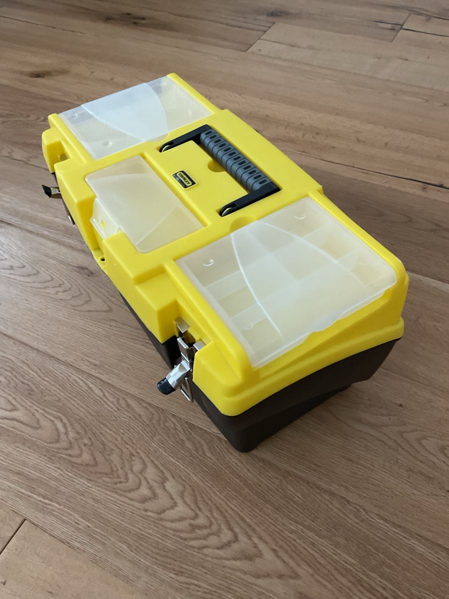 Transportkisten: Stanley Werkzeugkasten mit Sortierfächern gebraucht – Gebraucht aus Jegenstorf von BAVARIA4CH