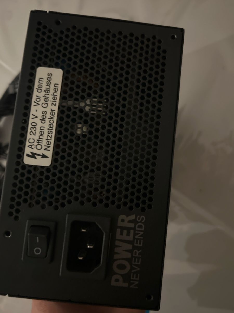 Elektronikbauteil: FSP Hyper 80+ Pro Netzteil 700W schwarz gebraucht – Gebraucht aus Dübendorf von adi_ngr8 2
