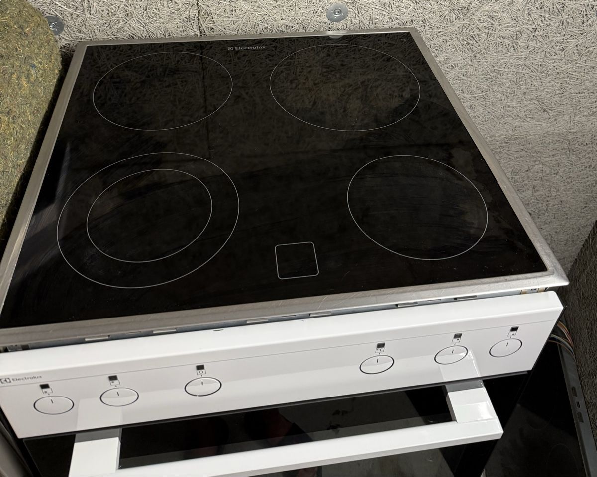 Electrolux Forni: Backofen & Keramik Kochfeld Electrolux 55Cm Ch Norm – Usato da Kilchberg ZH venduto da Rei_9 2