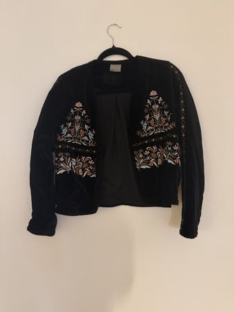 VERO MODA schwarze Jacke mit Stickereien – Grösse M