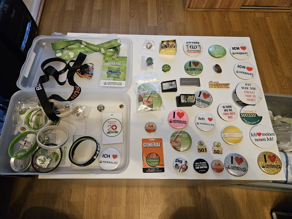 Herbalife Sammlung Pins, Buttons, Sticker, Anhänger, usw. (Gebraucht ...