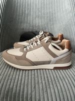 Sneakers 42
