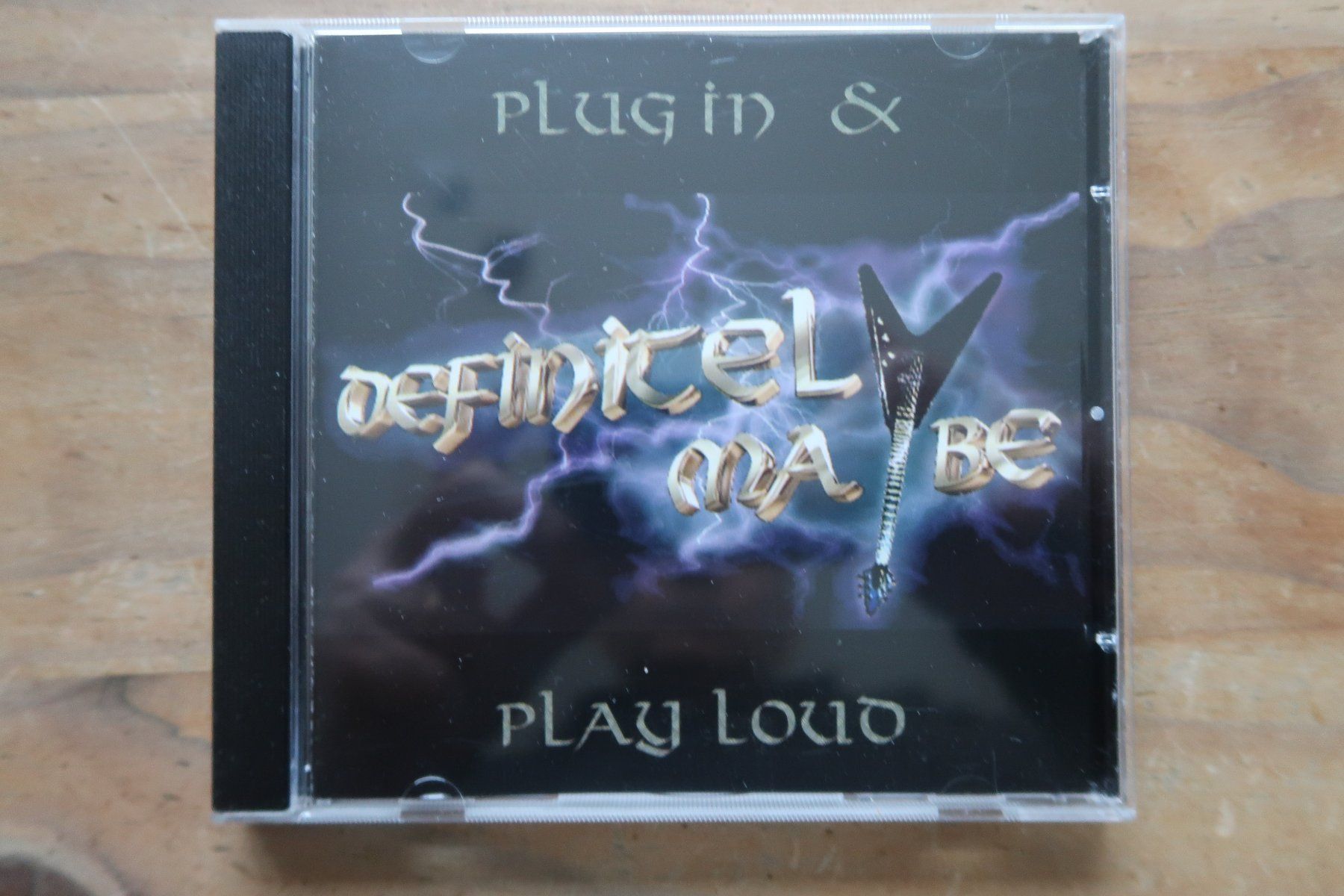 CDs: DEFINITELY MAYBE - PLUG IN & PLAY LOUD - MELODIC ROCK - CD – Gebraucht aus Basel von Patiscat