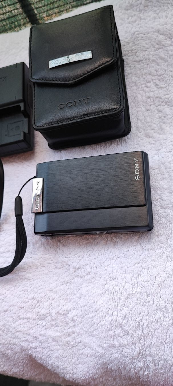 Sony Fotocamera: Sony Cyber-Shot DSC-T100 8.1MP Black Digital Camera – Usato da Zollikofen venduto da zar_j67f 4