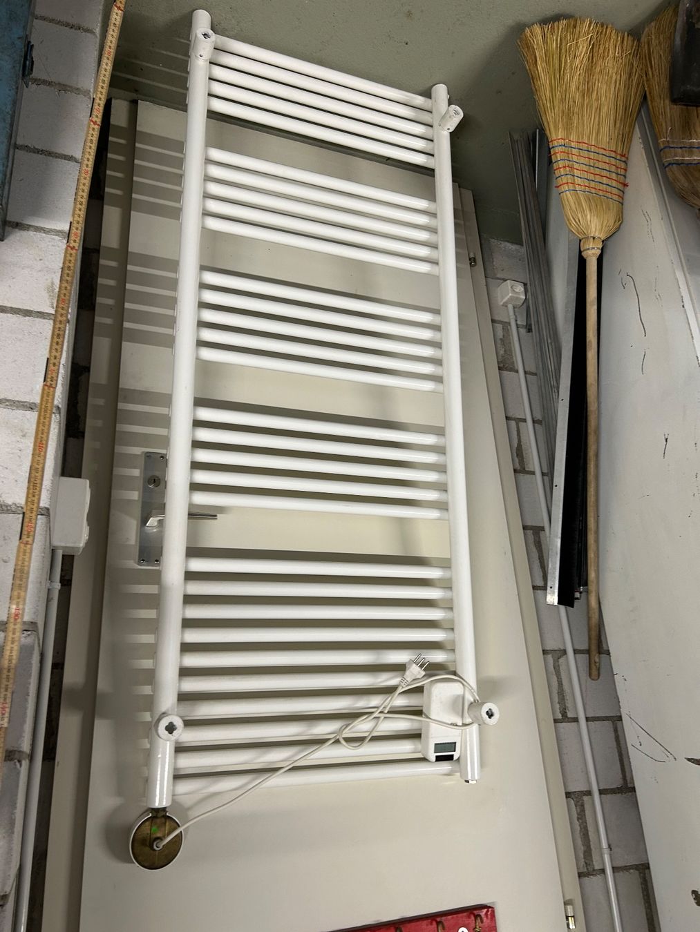 Portasciugamani: Elektrischer Heizkoerper zehner weiss gebraucht – Usato da Birr venduto da antigo1 1