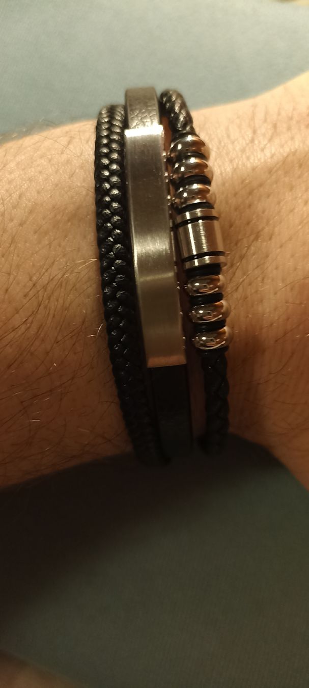 Bracciali & Braccialetti: Lederarmband mit Edelstahlverschluss – Nuovo e nell'imballaggio originale da Luzern venduto da EZEREN