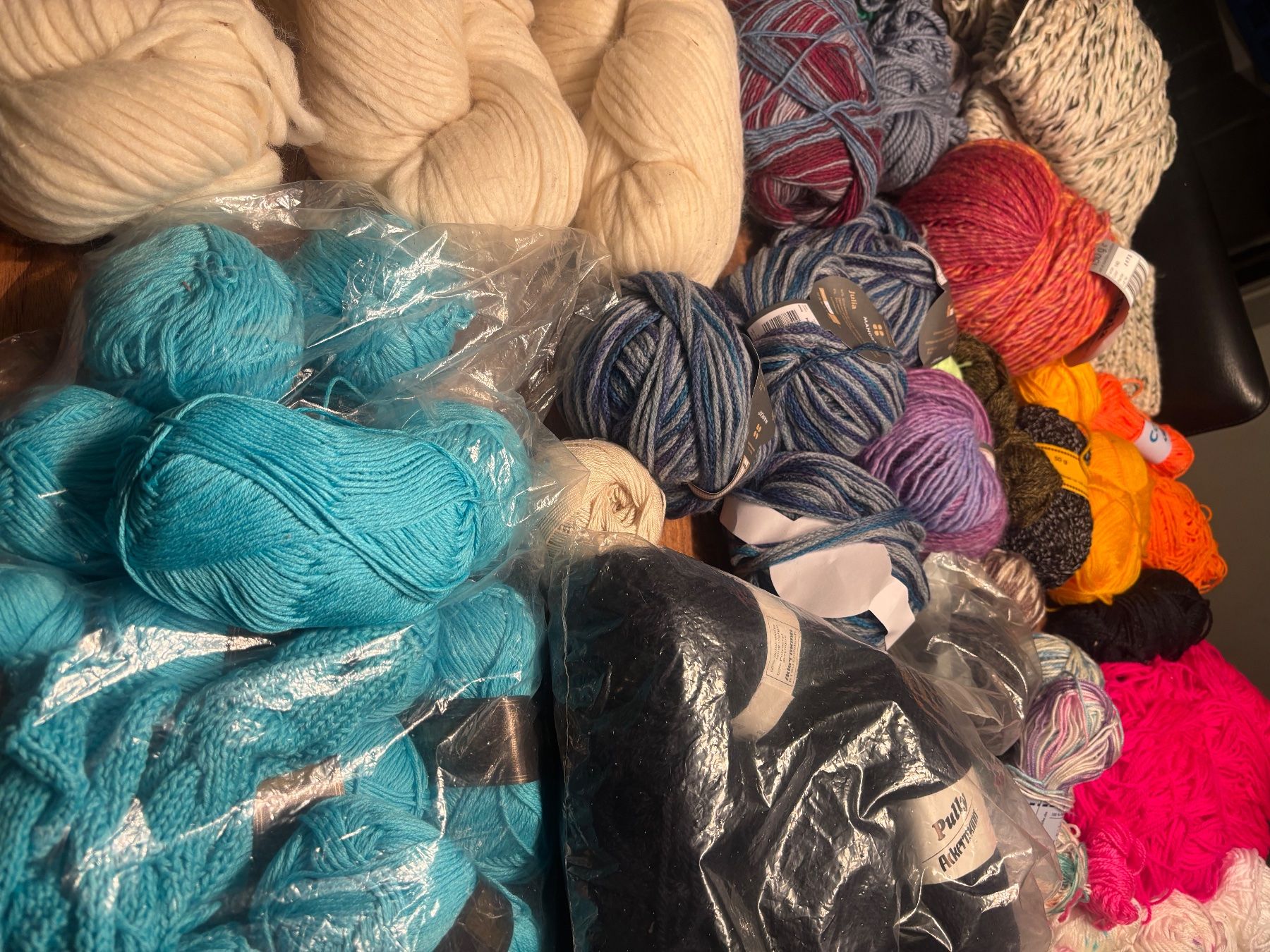 Lana: 1 Lot Wolle verschiede Farben – Usato da Kriens venduto da Mollinos 4