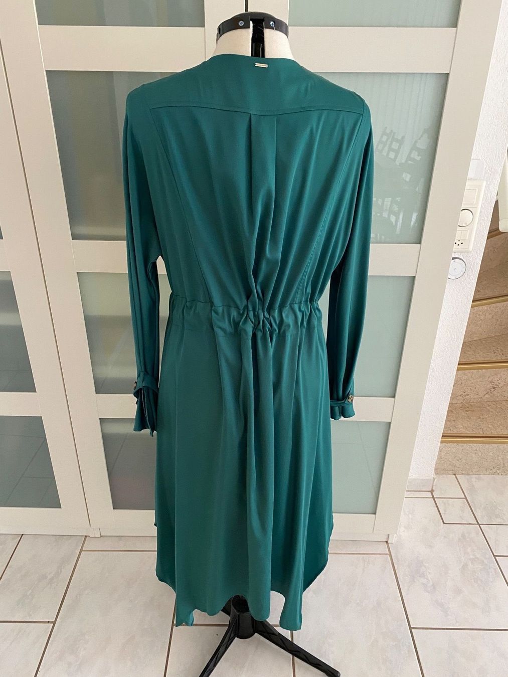Vestiti: Satin- Kleid von Silvian Heach – Nuovo (secondo la descrizione) da Therwil venduto da Miss-Moneypenny67 4