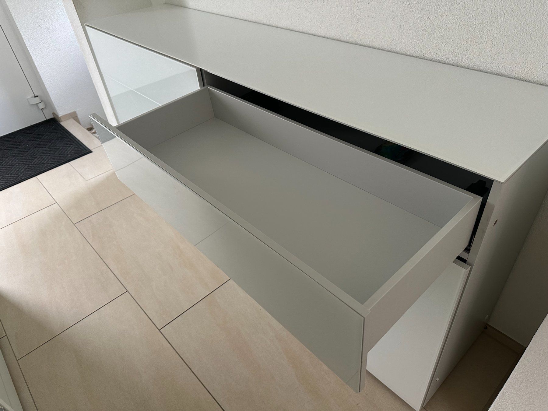 Pfister Commodes: Kommode / Hochglanz weiss – D'occasion à Stäfa par sim_b2kx 3