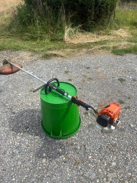 Stihl Tutti gli attrezzi: Rasentrimmer STIHL KM 100 R – Usato da Horgen venduto da Zsgg 1