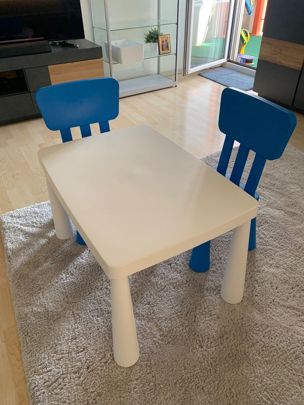 Ikea Set di tavolo e panche: Kindertisch mit 2 Stühlen blau/weiss gebraucht – Usato da Benken SG venduto da Gerwazy86 3