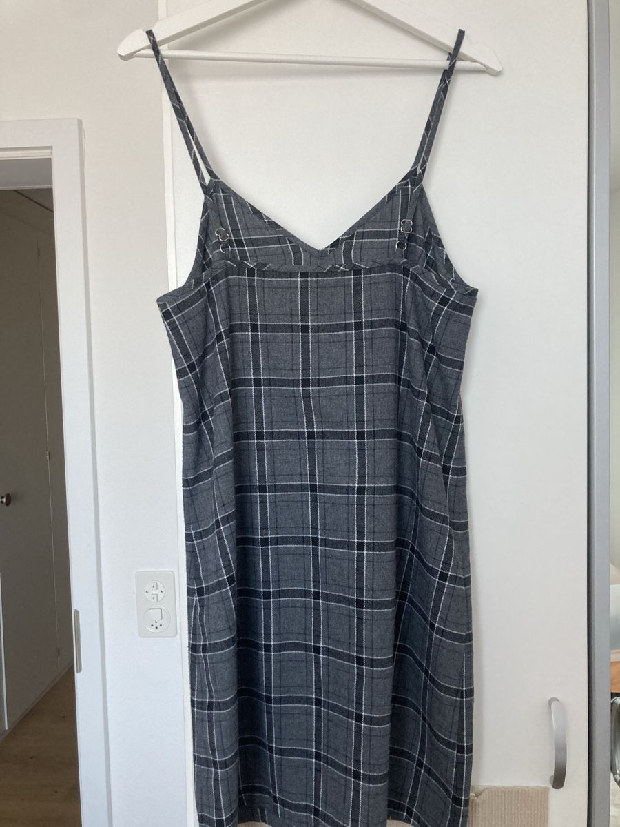 Vestiti: Trägerkleid Missguided – Usato da St. Niklausen LU venduto da sterala 1