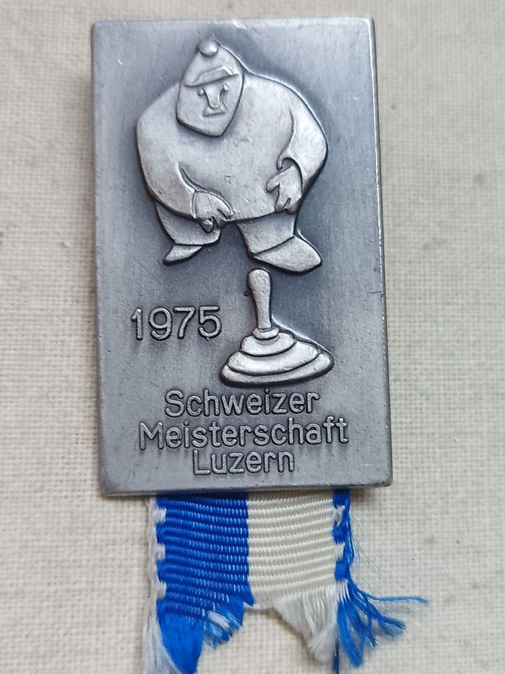 Swiss Placchette & Badge: Luzern - "Schweizer Meisterschaft - 1975" – Usato da Sorengo venduto da 74in