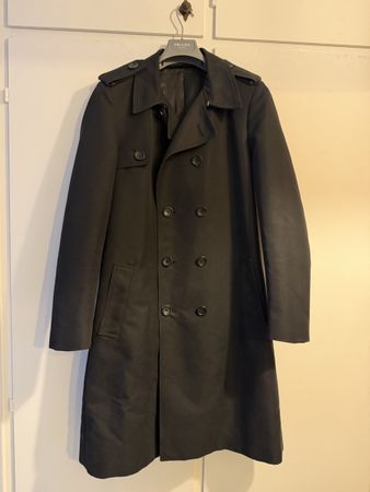Trench coat nero elegante - perfetto per l'autunno! 49