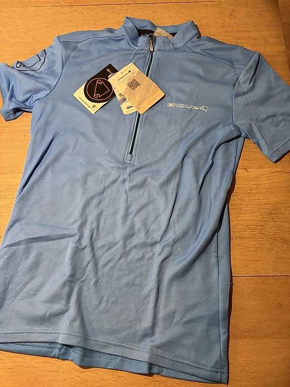 Leibchen & Hosen: Endura Tricot Grösse S – Gebraucht aus Steinmaur von Gwoelb-Weine 1