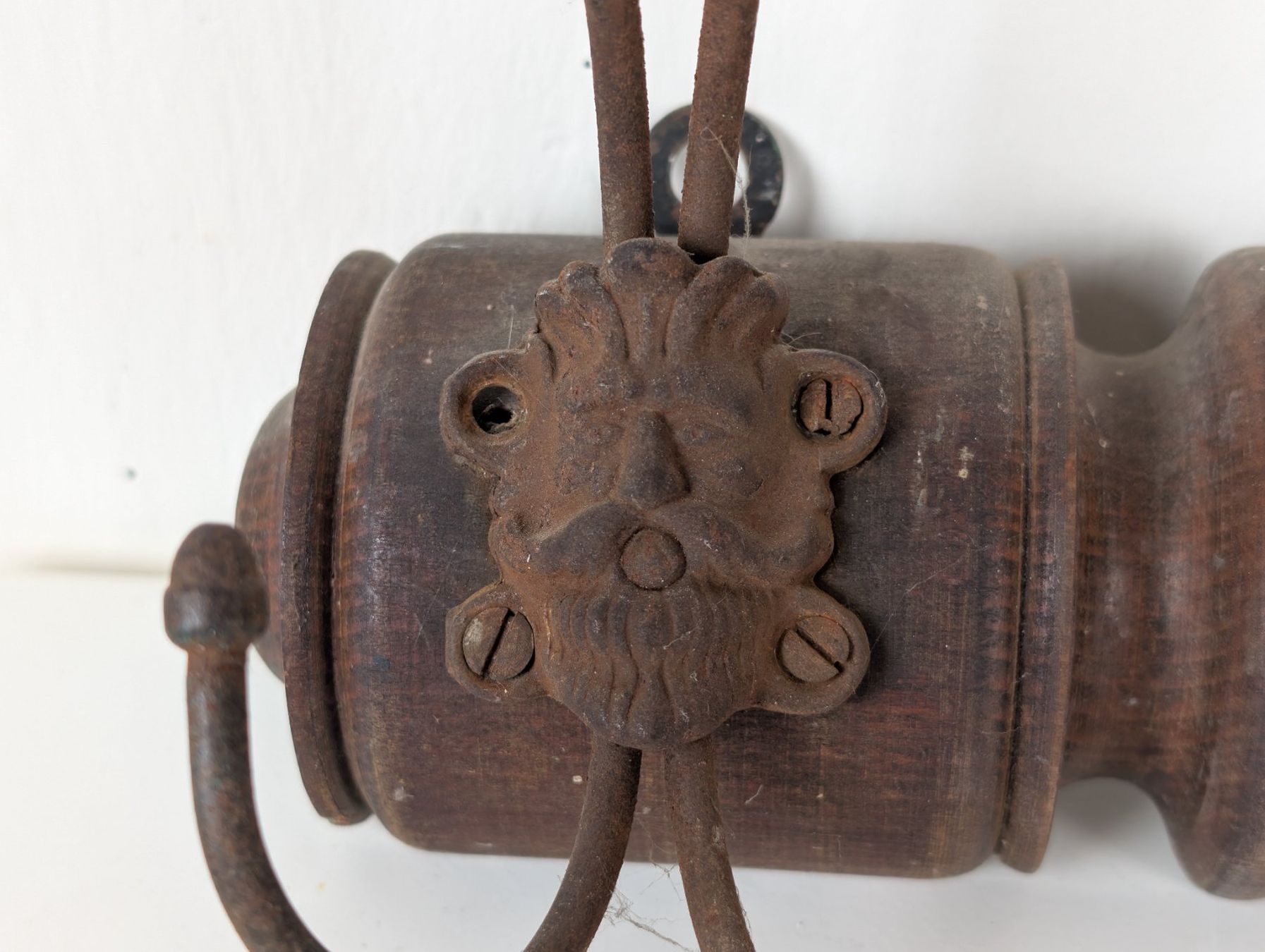Guardaroba: Garderobenleiste mit Patina – Usato da Winterthur venduto da Hint17 3