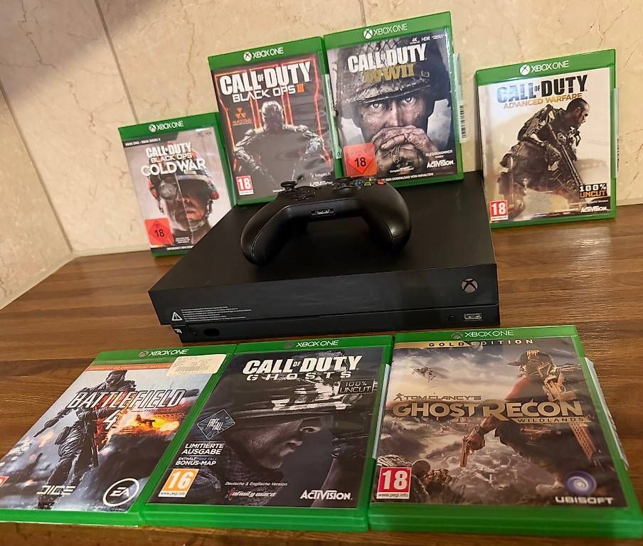 Microsoft Console: X Box One X mit Zubehör – Usato da Bassersdorf venduto da griffin1