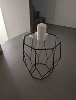 Moderner Beistelltisch im geometrischen Design