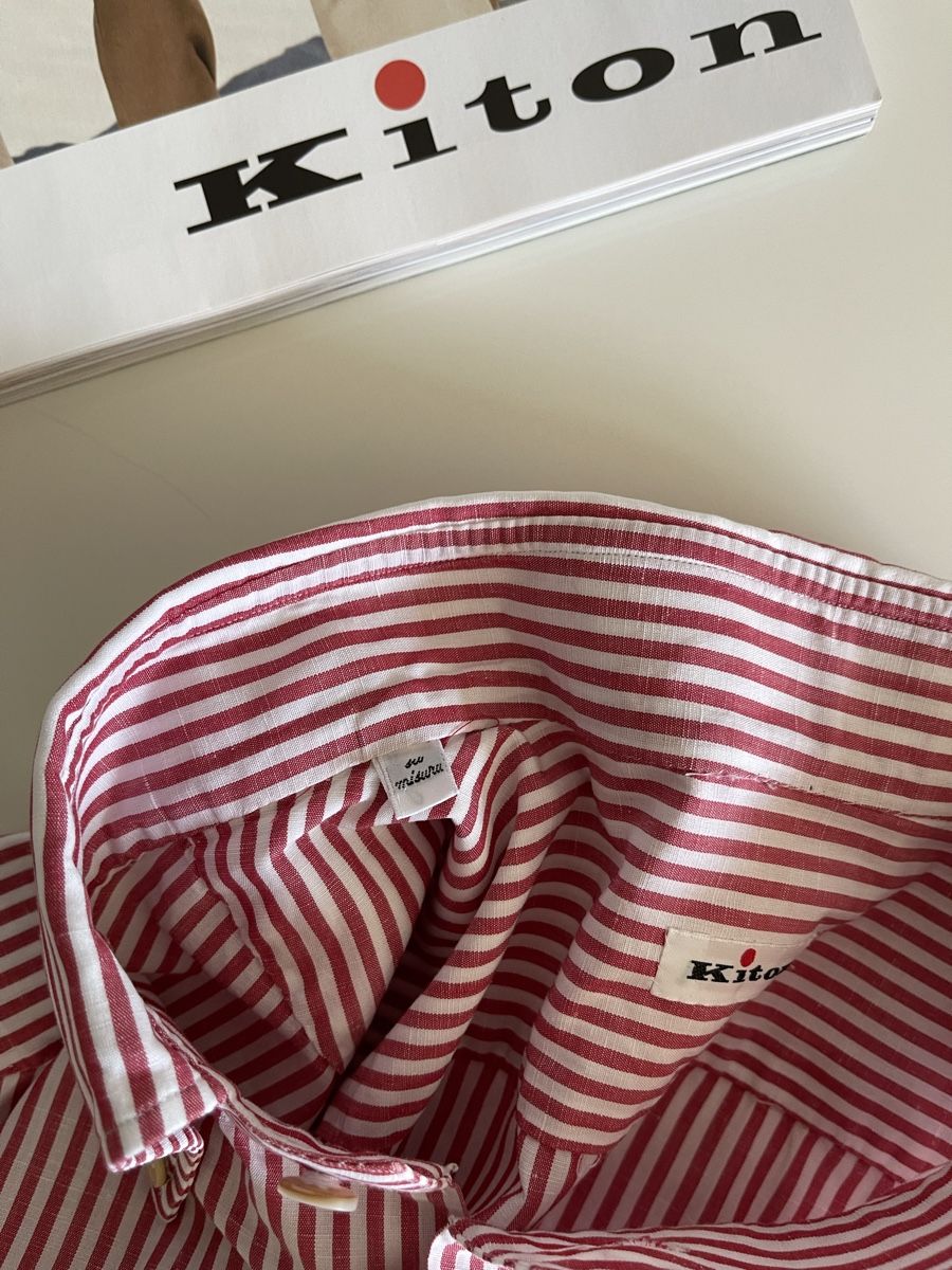 Kiton Camicie: Kiton Button Down Leinen Hemd / gestreift rot - weiss – Usato da Zürich venduto da Recode.Fashion 4