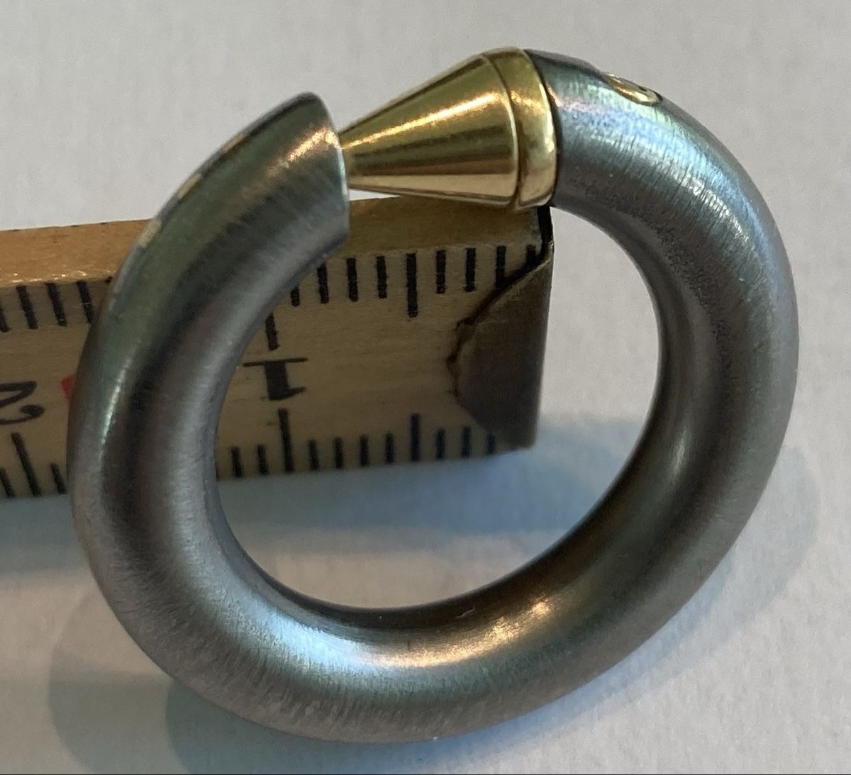 Ringe: Pneuring aus Titan mit Brillant und Gelbgold – Gebraucht aus Biel-Benken BL von Sille1