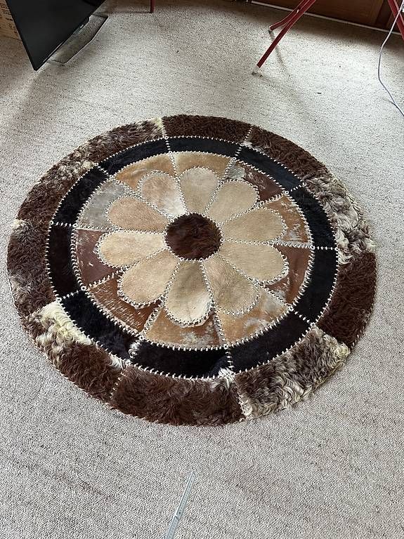 Tappeti: Runder Kuhfell Patchwork Teppich Ø 147 cm, VintageDesign – Usato da Binningen venduto da C0llin