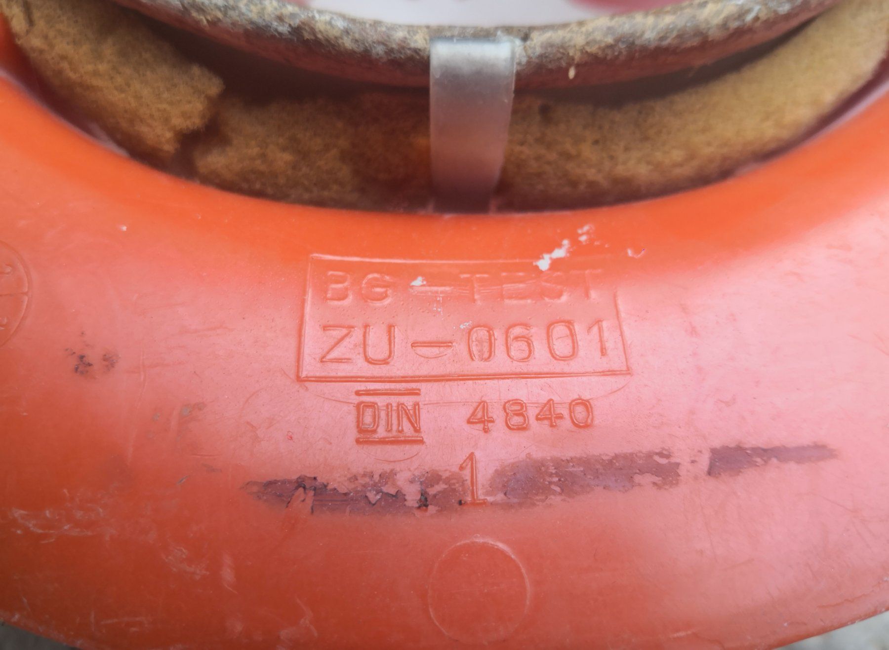 Protezione per viso e udito: Helm PALFINGER FISKARS 1972 – Usato da Monthey venduto da 19_karen_84 2