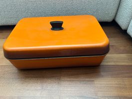 Orange Bräter mit Deckel Gusseisen Auflaufform