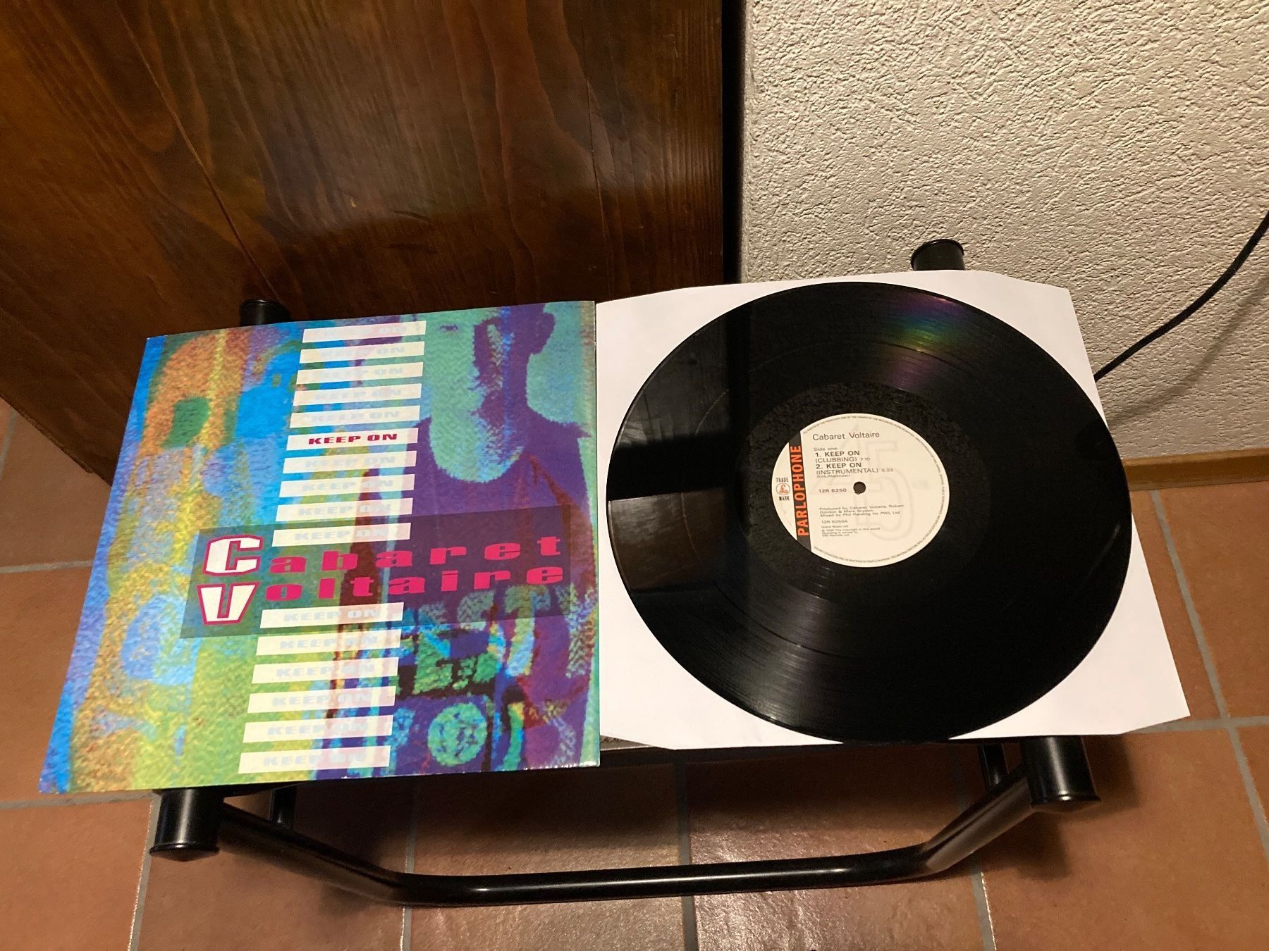 Dischi in vinile: Cabaret Voltaire - Keep On – Usato da Fribourg venduto da Karushi