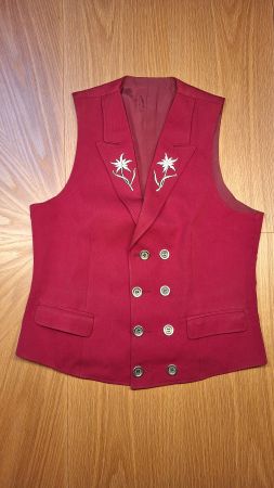 Trachtenchiles, bordeauxrot mit Edelweiss Stickerei.