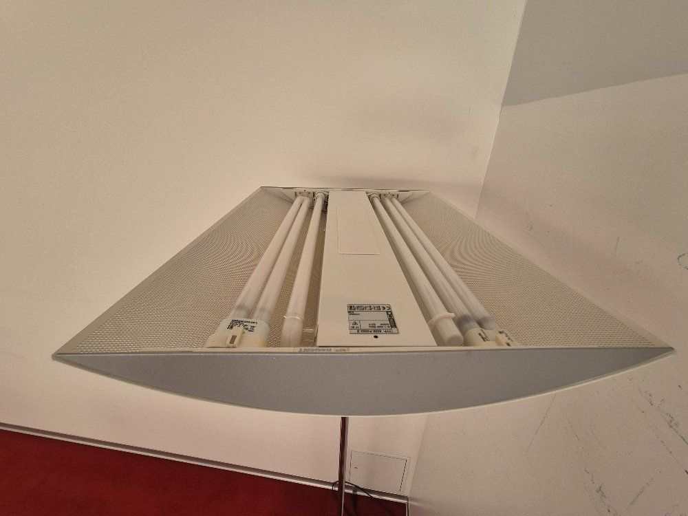 Lampade: Büro-Stehlampe – Usato da Feusisberg venduto da Whitefir 2