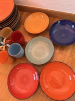 Grosses Set Geschirr, Teller, Tassen, Suppenteller