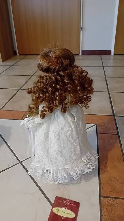 Bambole: Puppe "Sophie" 45 cm mit Puppenständer – Usato da Känerkinden venduto da Bdegen 4