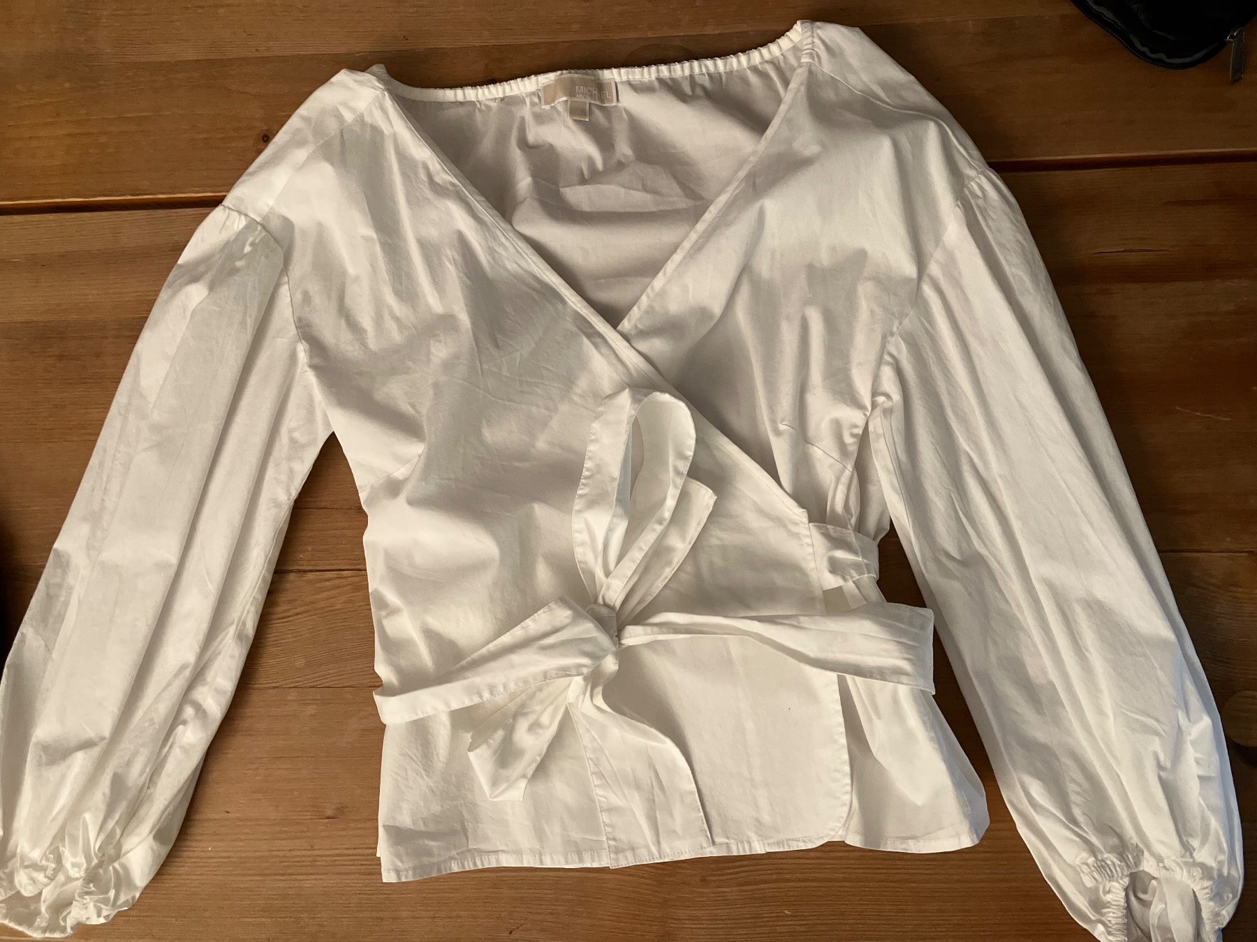 Michael Kors Camicette: Michael Kors Weisse Wickelbluse / wrap blouse – Nuovo (secondo la descrizione) da Bern venduto da clairedeluna 2
