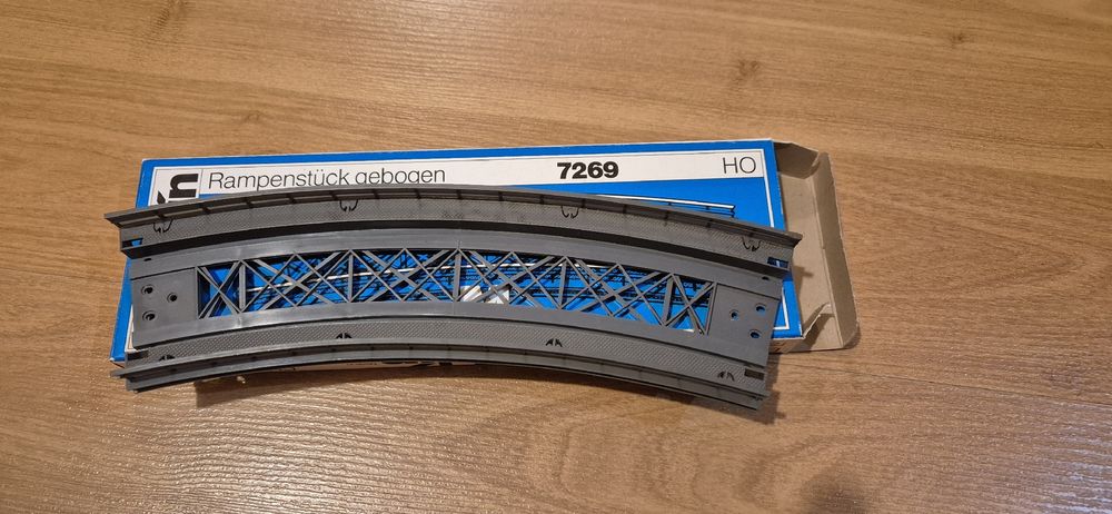 Märklin 7269 Rampenbrücke gebogen für K und M Gleis (Gebraucht) in ...