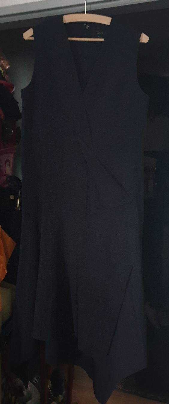 Cos Vestiti: COS raffiniert geschnittenes Kleid Gr. 40 – Nuovo (secondo la descrizione) da Frenkendorf venduto da Moon111