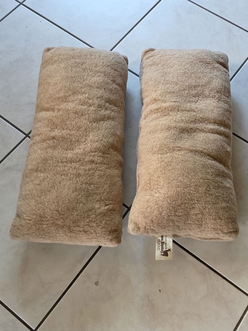 Coussins: 2 Alpaca Wool Pillows. – Neuf avec emballage d'origine à Hinwil par Ehretstock8