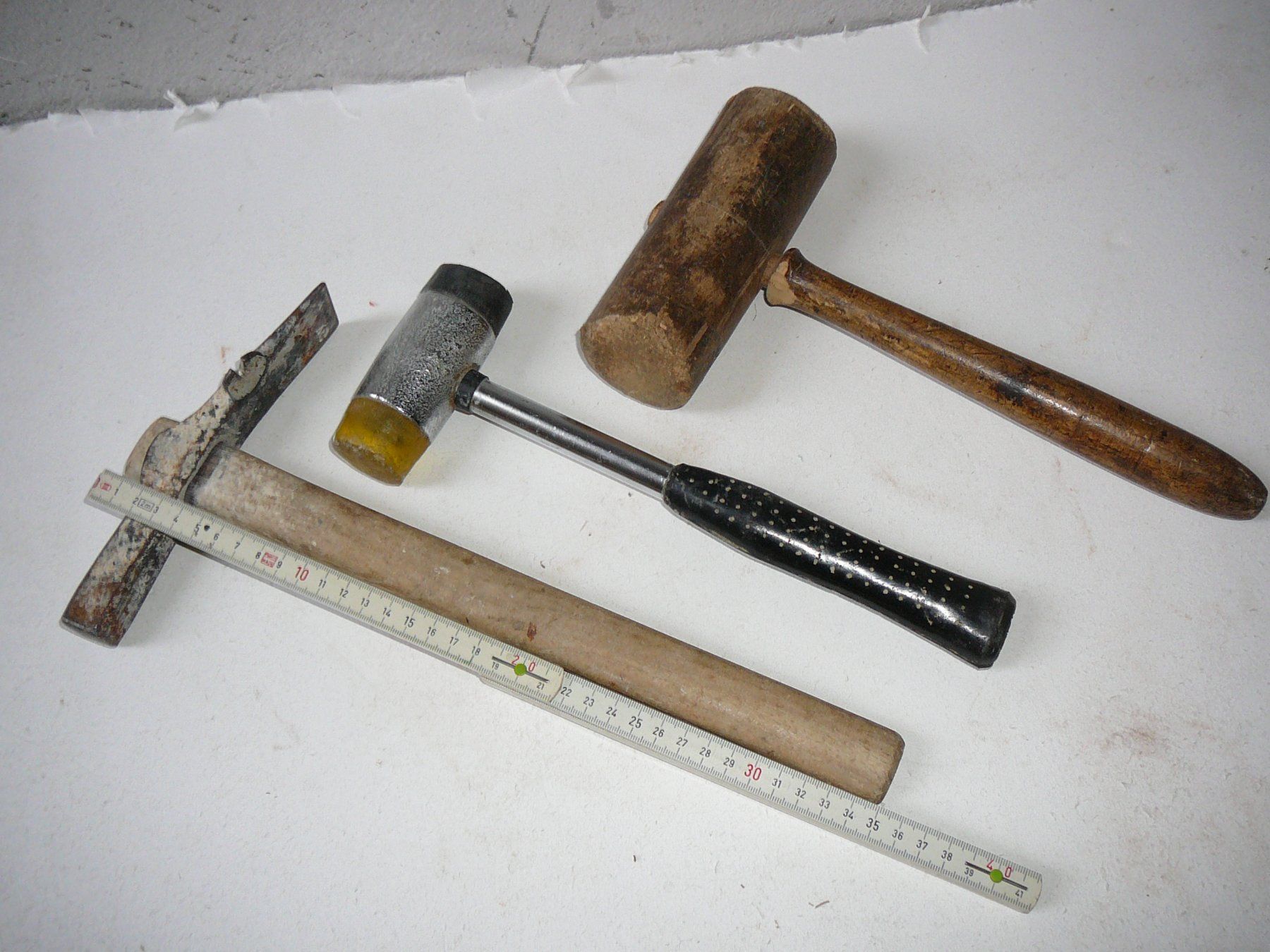 Tutti gli attrezzi: Hammer-Set: Gummihammer, Holzhammer & Gipser Spitzhammer – Usato da Horgen venduto da Luftschutz