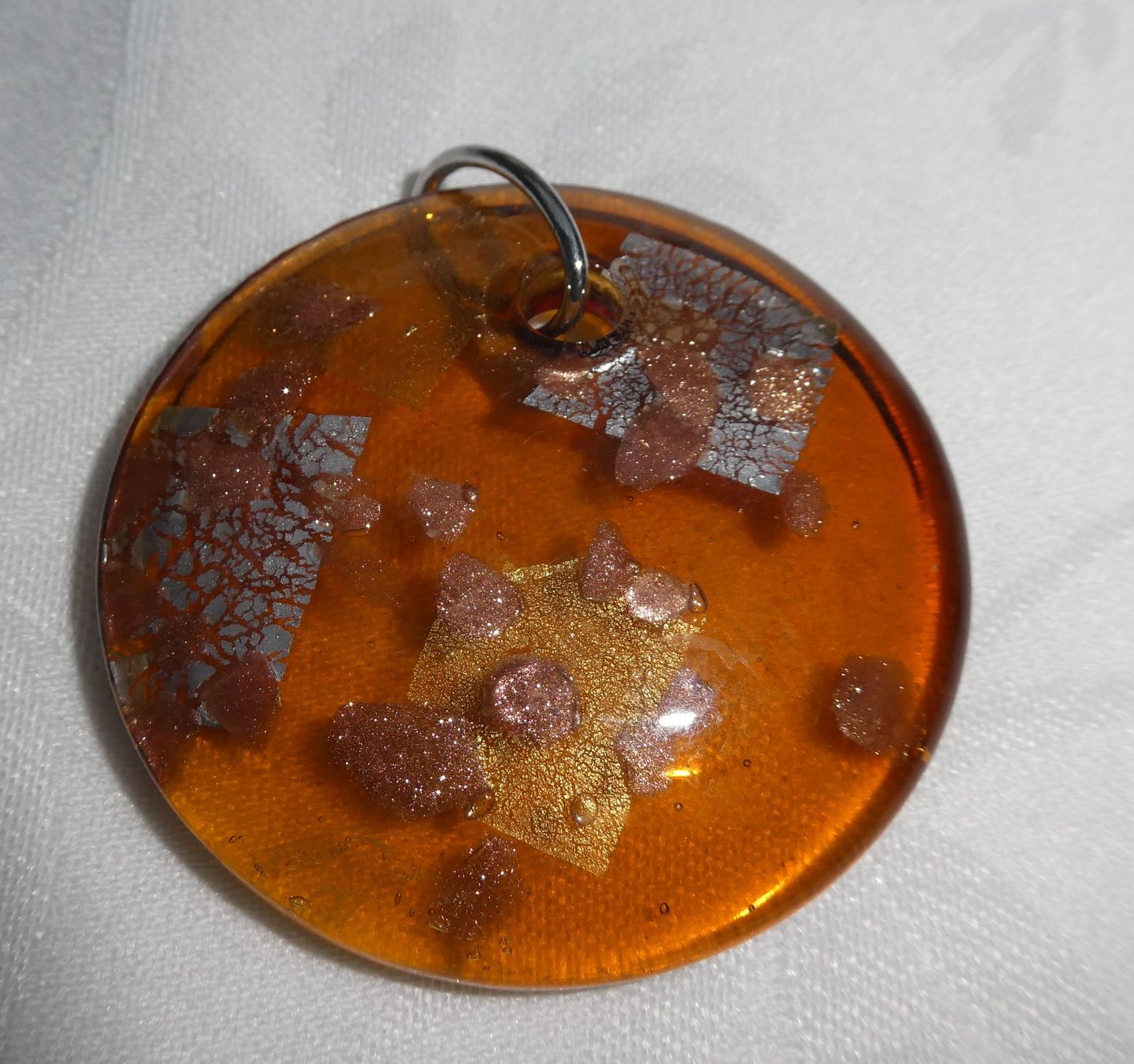 Pendentifs: Pendentif en verre neuf rond orange – Neuf avec emballage d'origine à Troistorrents par Marion70