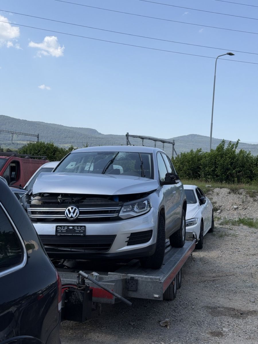 VW Tutti pezzi di ricambio auto: Vw Tiguan Teile Schlachten  – Usato da Geiss venduto da luk_cnw8