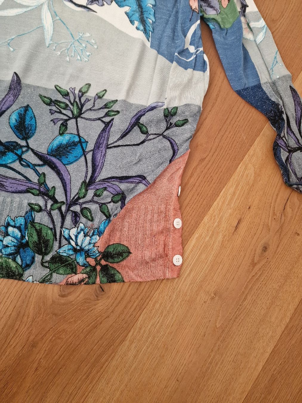 Desigual Pullover & Sweatshirts: Desigual Damen Pullover mit Blumenmuster Grösse XXL – Gebraucht aus Ottenbach von Claurin 1