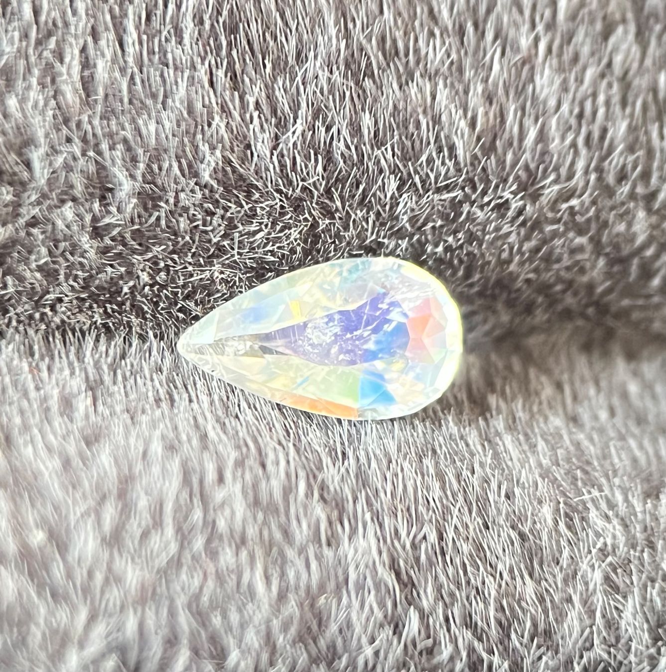 Pietre preziose: Regenbogen-Mondstein 0.57 ct aus Madagaskar – Nuovo (secondo la descrizione) da Sevelen venduto da Siam_Aura_Gems