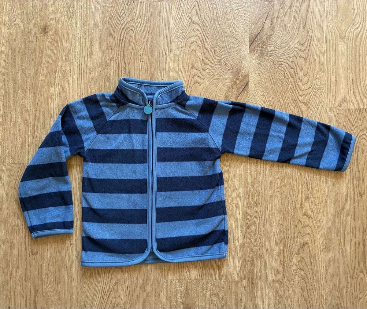 Pulls et sweat-shirts: Fleece Jäckli Grösse 98/104 – D'occasion à Witterswil par Livee