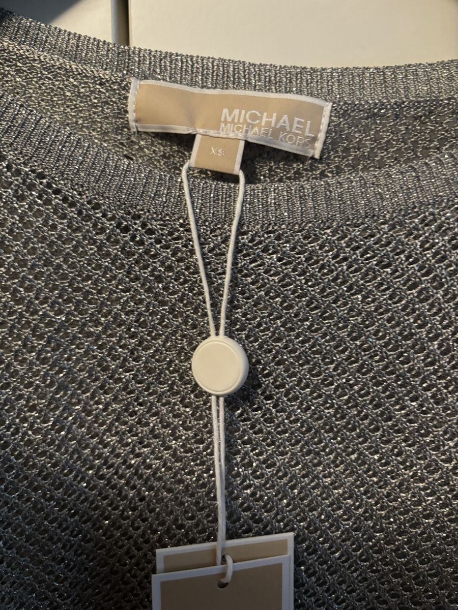 Michael Kors T-shirt: Michael Kors Silber Glitzer Oberteil gehäkelt Pullover Gr XS – Nuovo e nell'imballaggio originale da Winterthur venduto da NatMet11 7