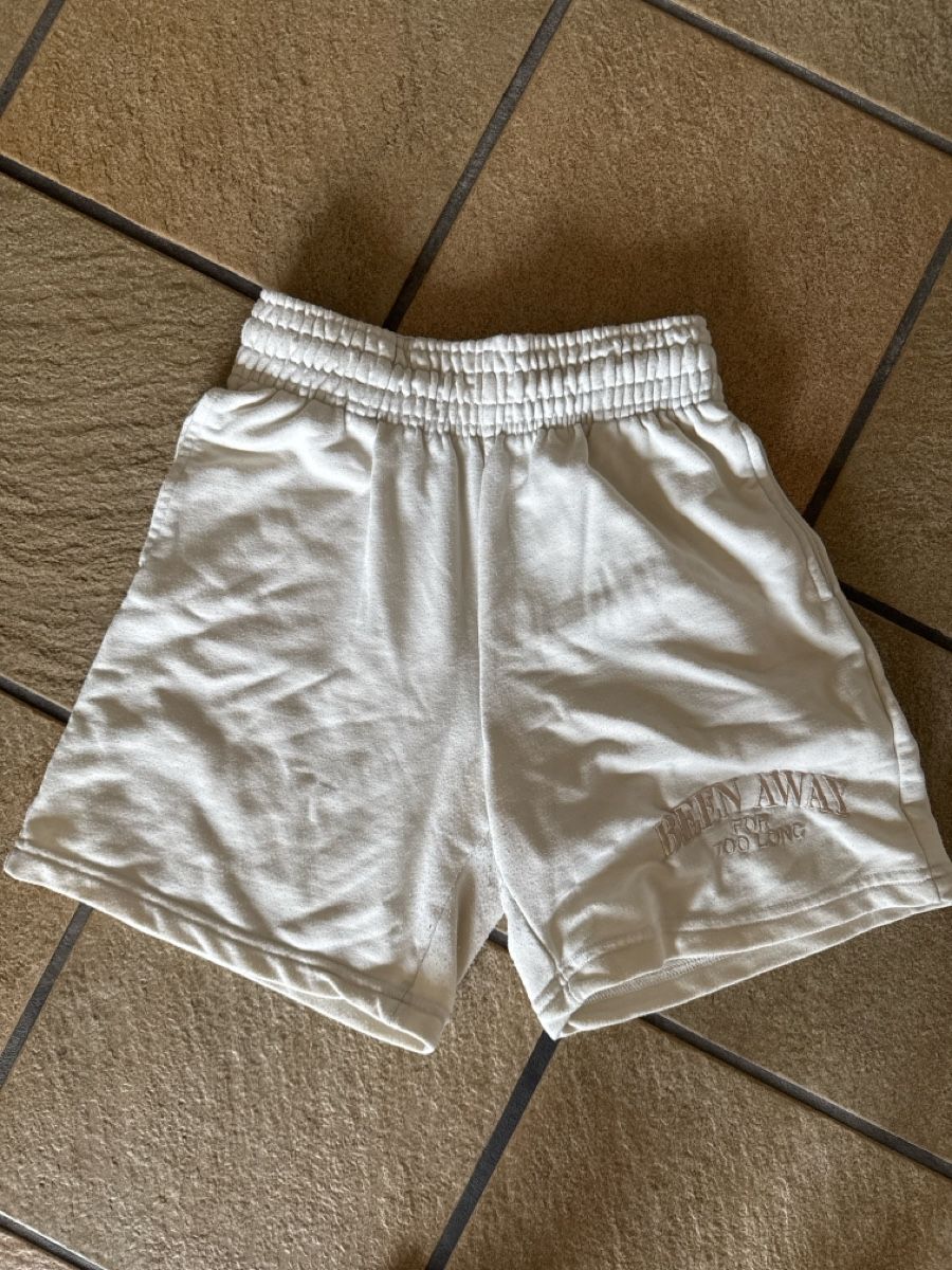 Hosen: Damen Shorts beige Grösse S – Gebraucht aus Schlieren von nowaya