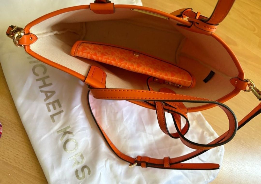 Michael Kors Borse da donna: Michael Kors Tasche orange mit Monogramm wie neu – Nuovo (secondo la descrizione) da Winterthur venduto da cecii.mo 1