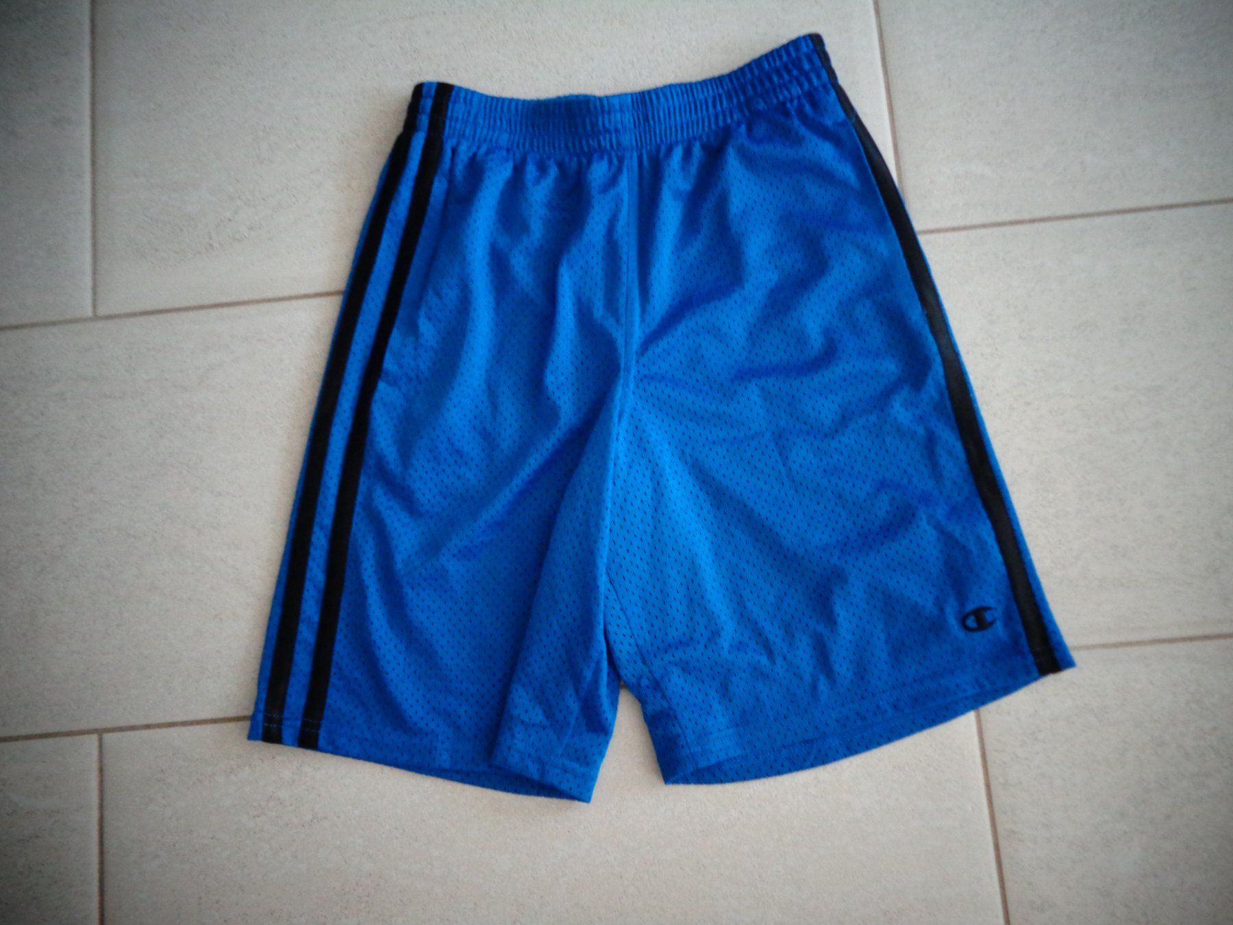 Champion Hosen: CHAMPION SHORTS GR.158 – Gebraucht aus Rotkreuz von Samballi