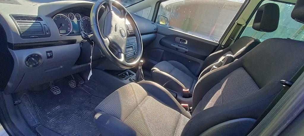 Autos: SEAT Alhambra 4 Motion mit AHK – Defekt aus Lenk im Simmental von Mannekji 3